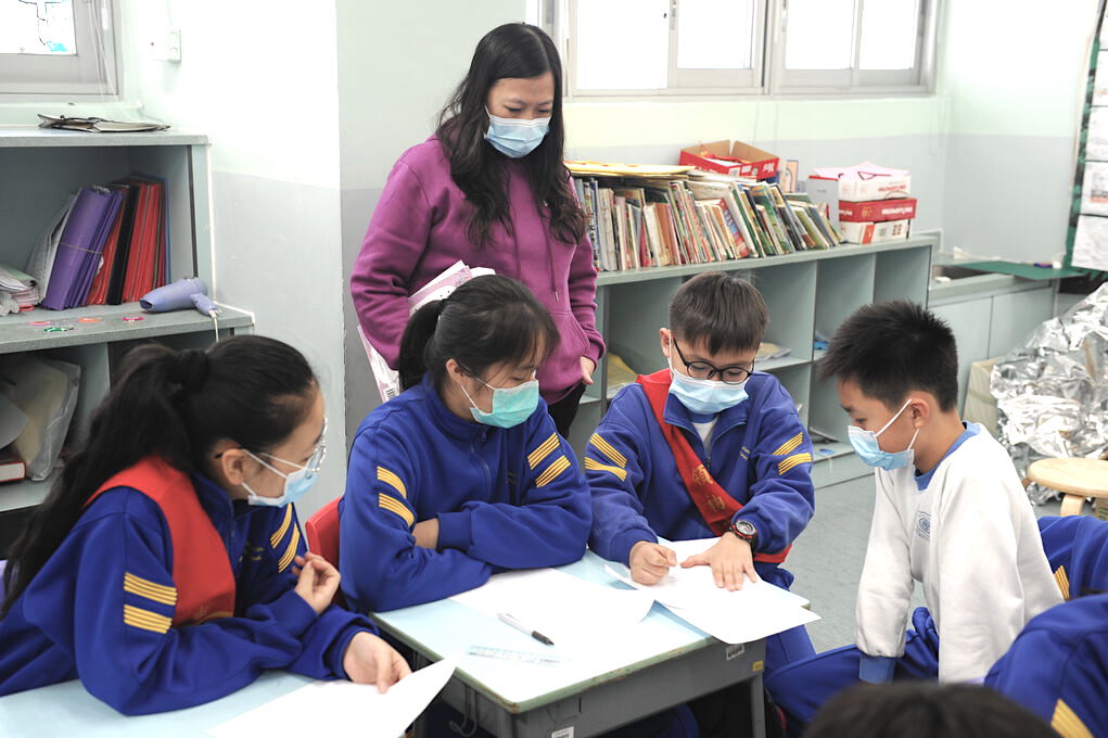 學生互相評鑑各人的解難方法