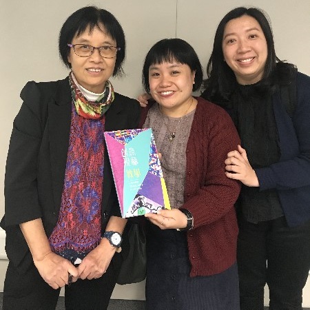 視藝科被邀請協助《創意視藝教育》出版,與視覺藝術課程專家吳香生博士留影